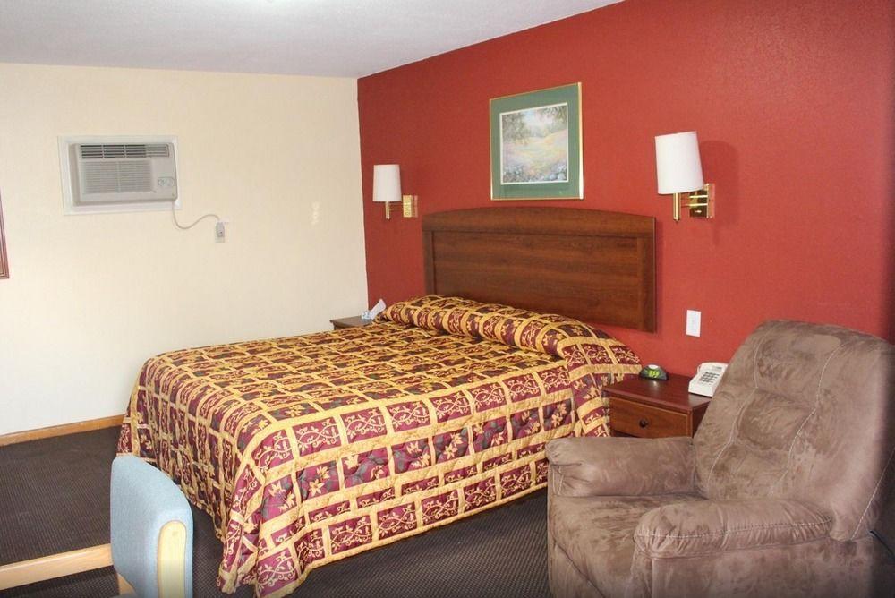 Budget Inn Oskaloosa Exterior photo